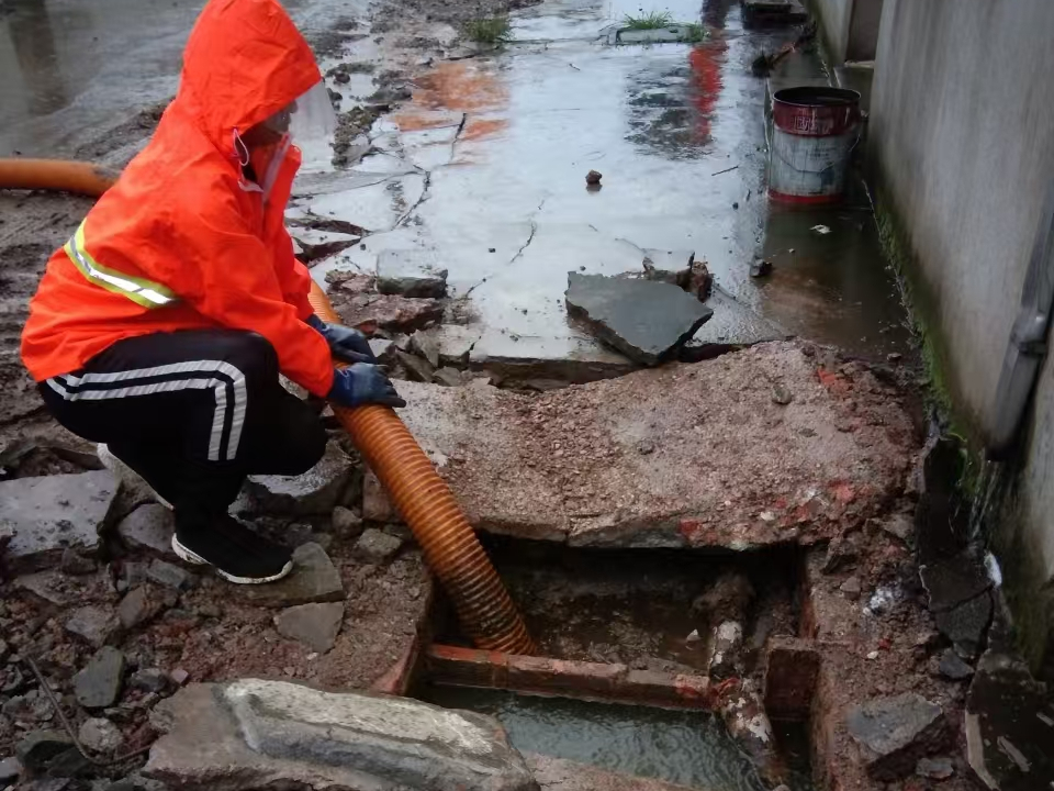 武义专业清理污水池 炜誉市政以规范流程守护城市 “肠道”