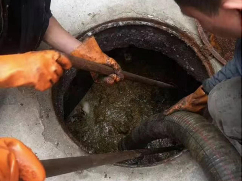 武义清理化粪池时如何避免沼气的危害？